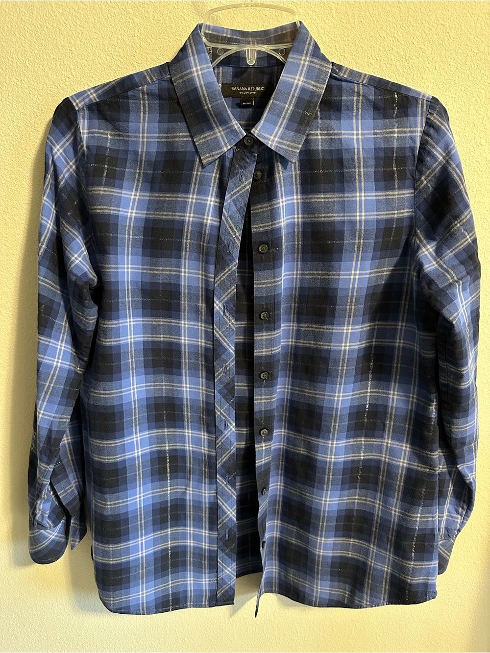 Banana Republic Women’s Blue and Navy Plaid Button-Down Shirt size M; cotton